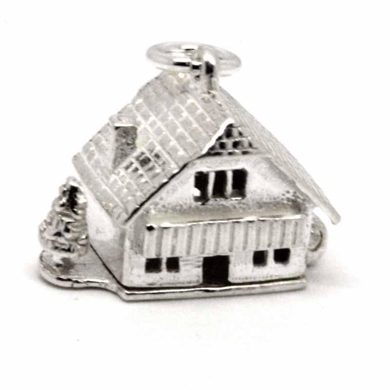 Charm - Chalet Cottage Charm With Tree